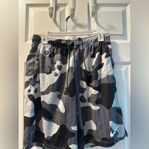 Nike Camo Shorts M